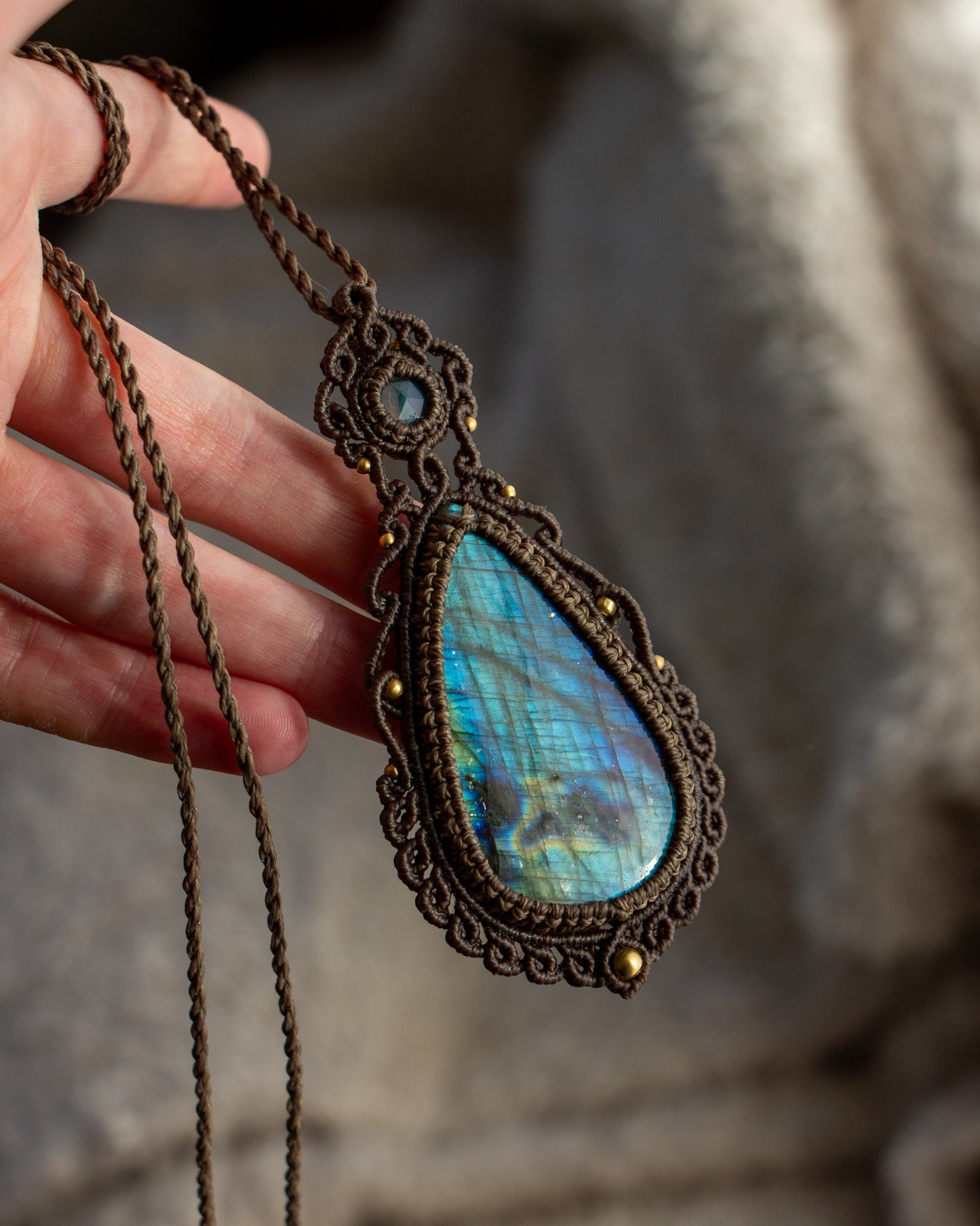 Moss Agate & Labradorite macrame necklace