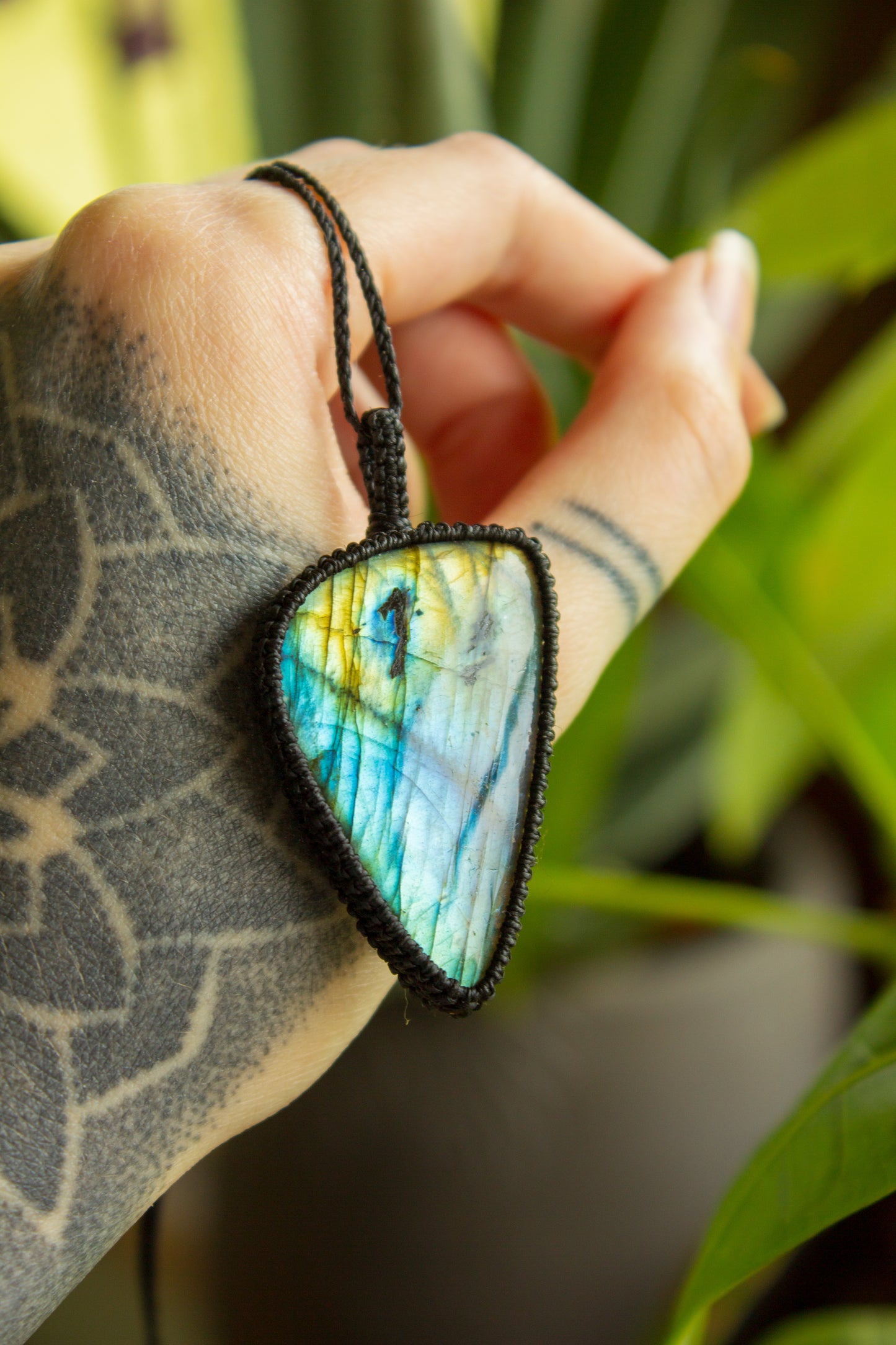 Labradorite macrame necklace