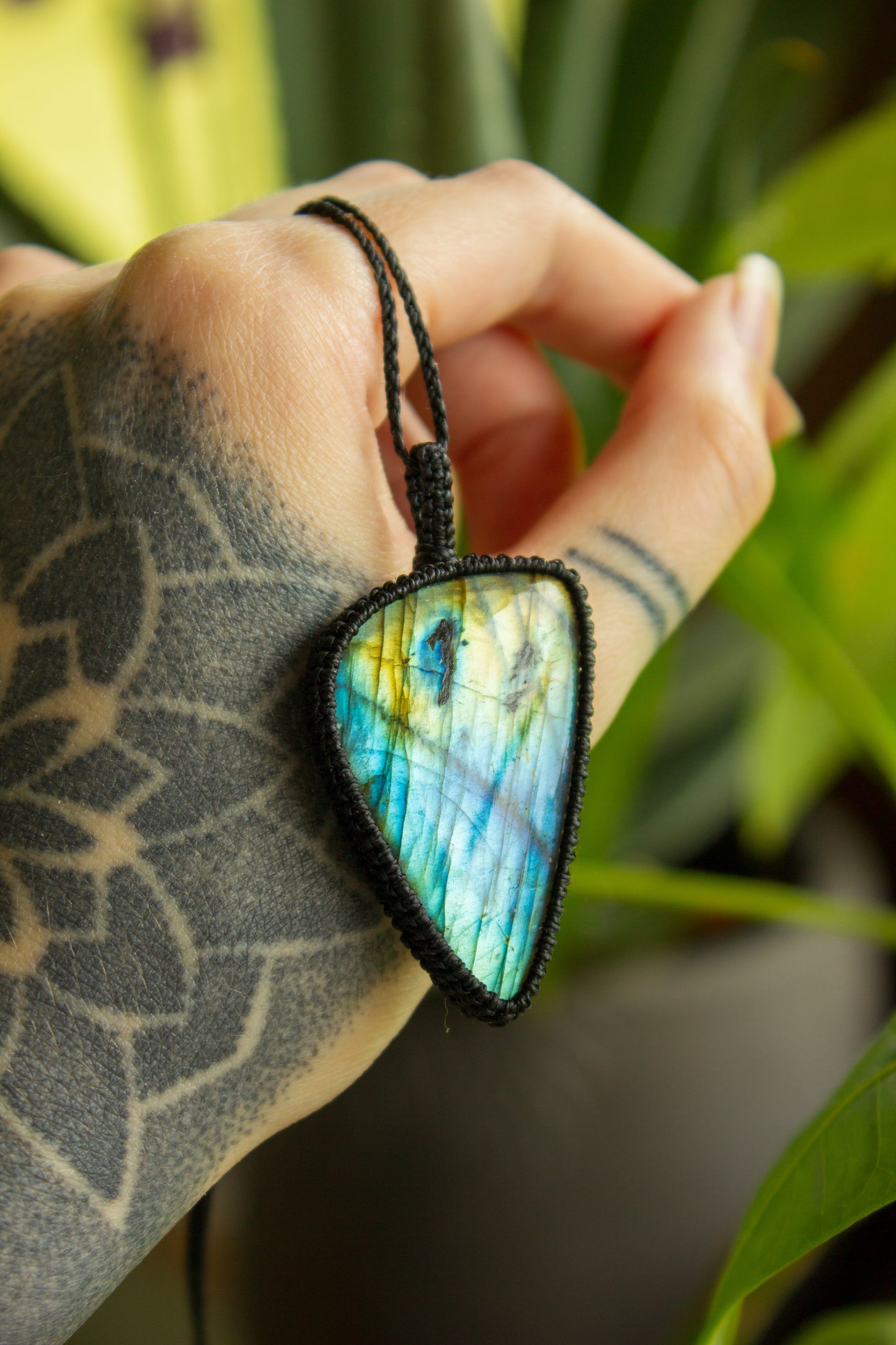 Labradorite macrame necklace