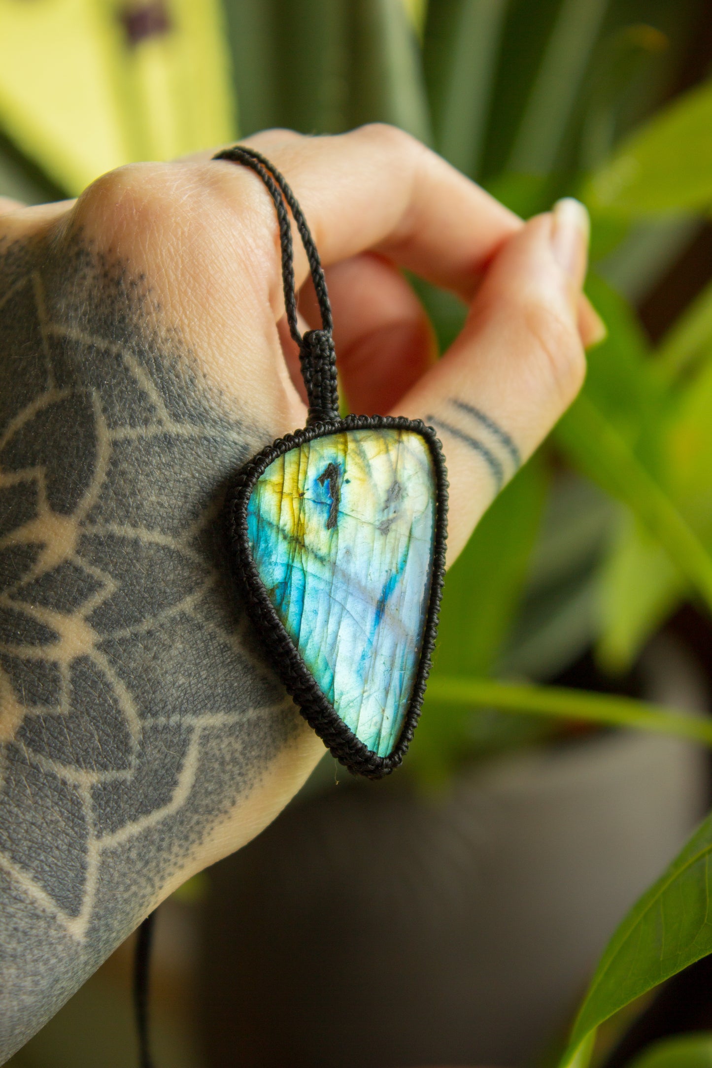 Labradorite macrame necklace