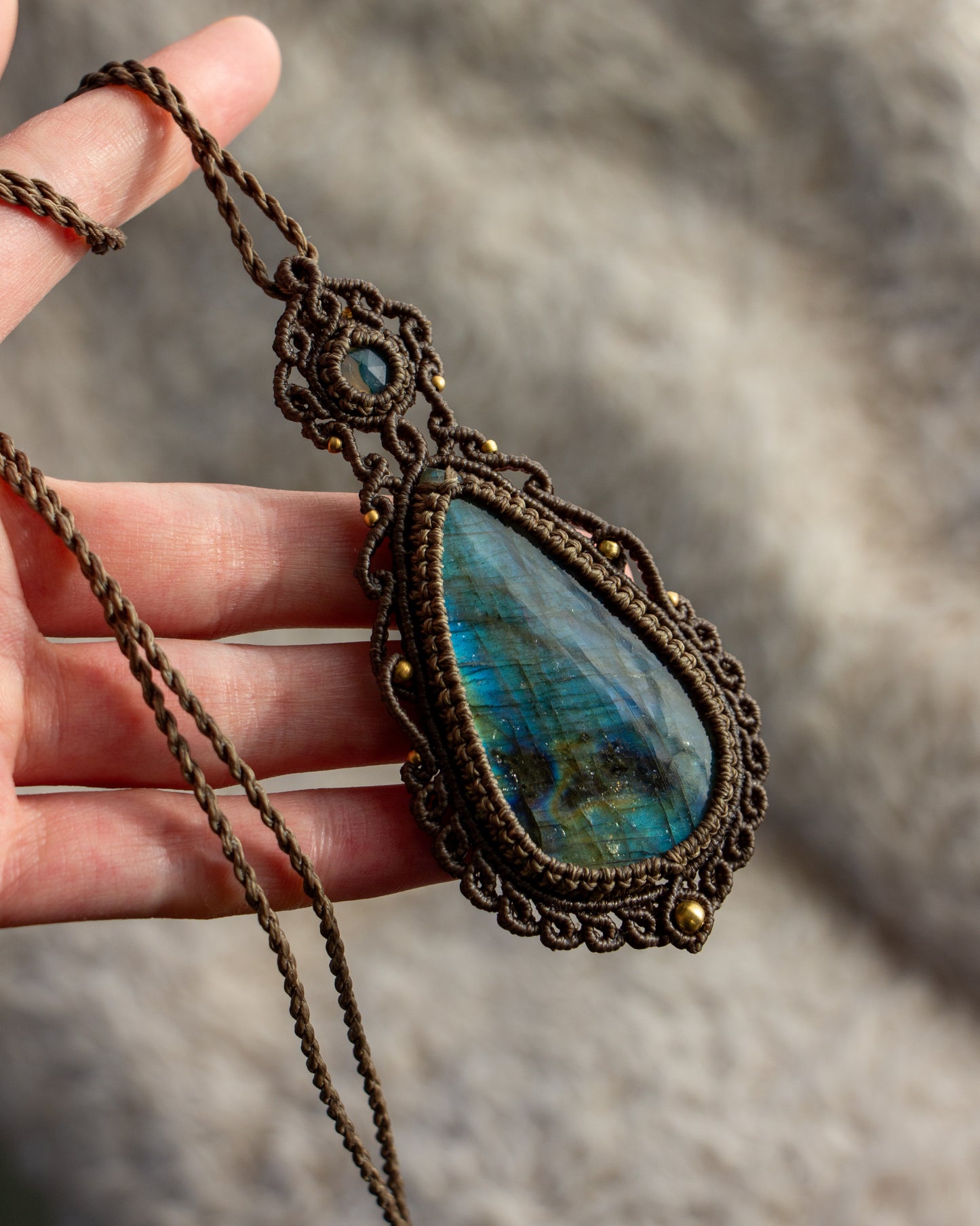 Moss Agate & Labradorite macrame necklace