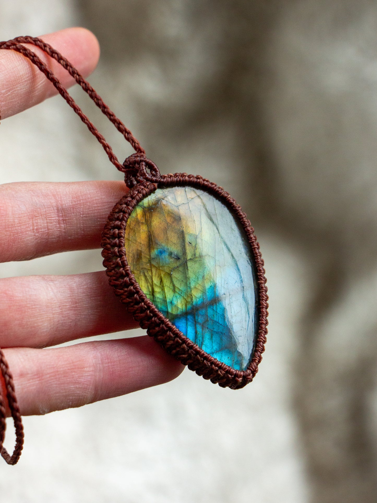 ~ affordables ~ Labradorite macrame necklace