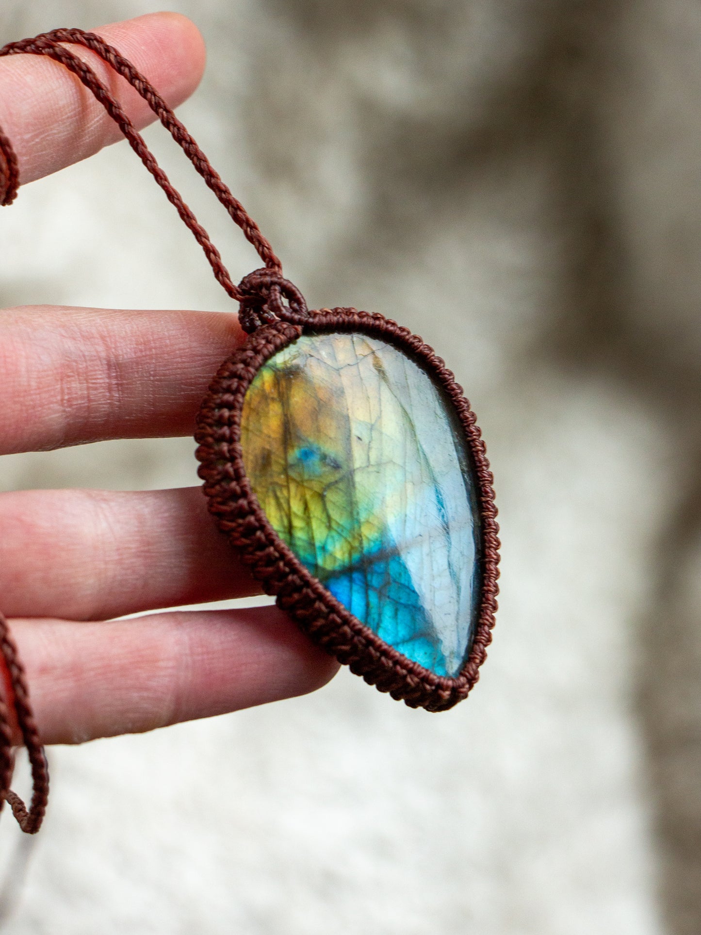 ~ affordables ~ Labradorite macrame necklace