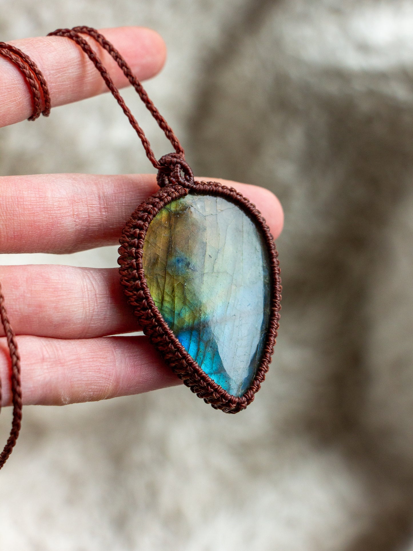 ~ affordables ~ Labradorite macrame necklace