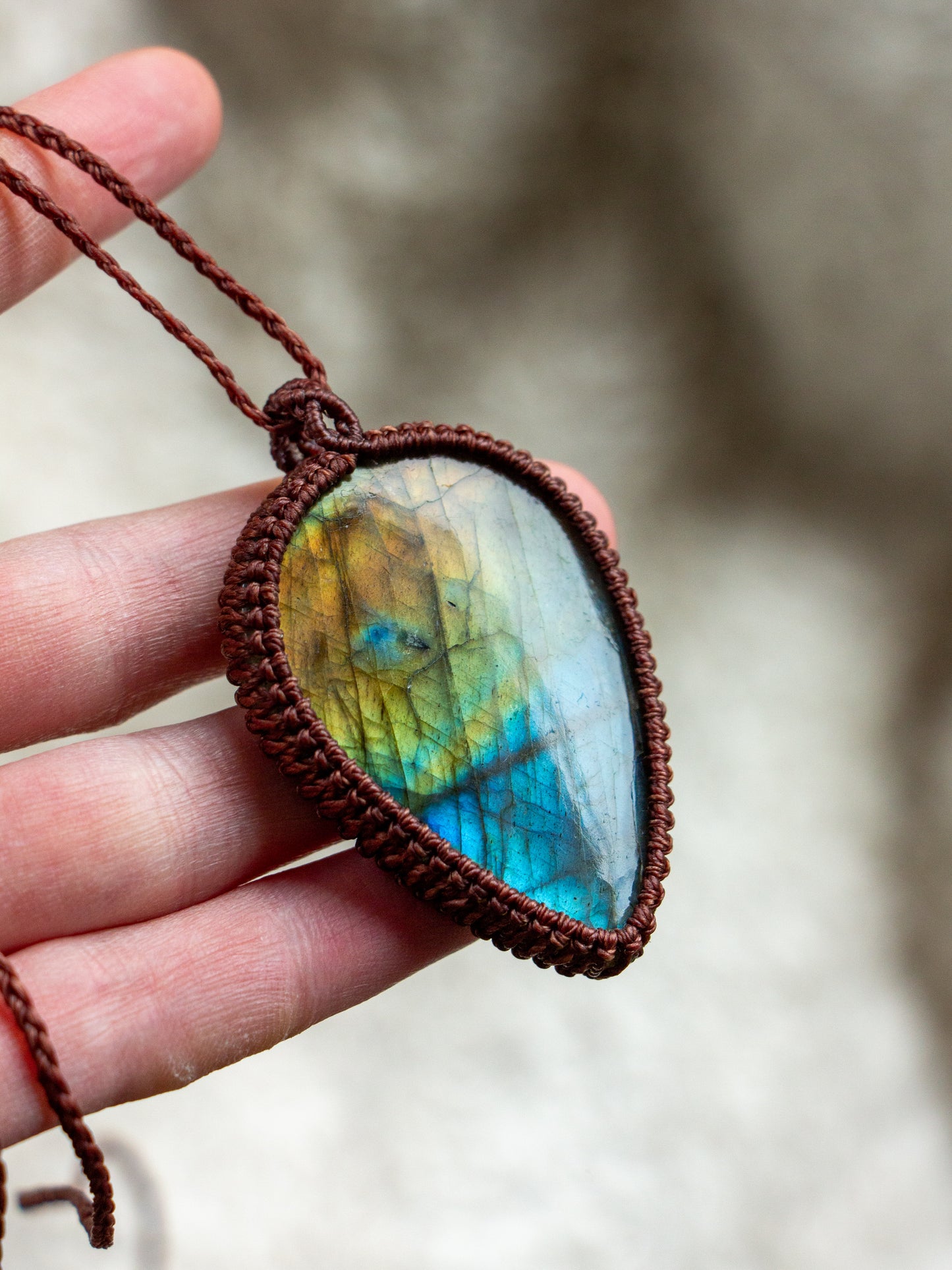~ affordables ~ Labradorite macrame necklace