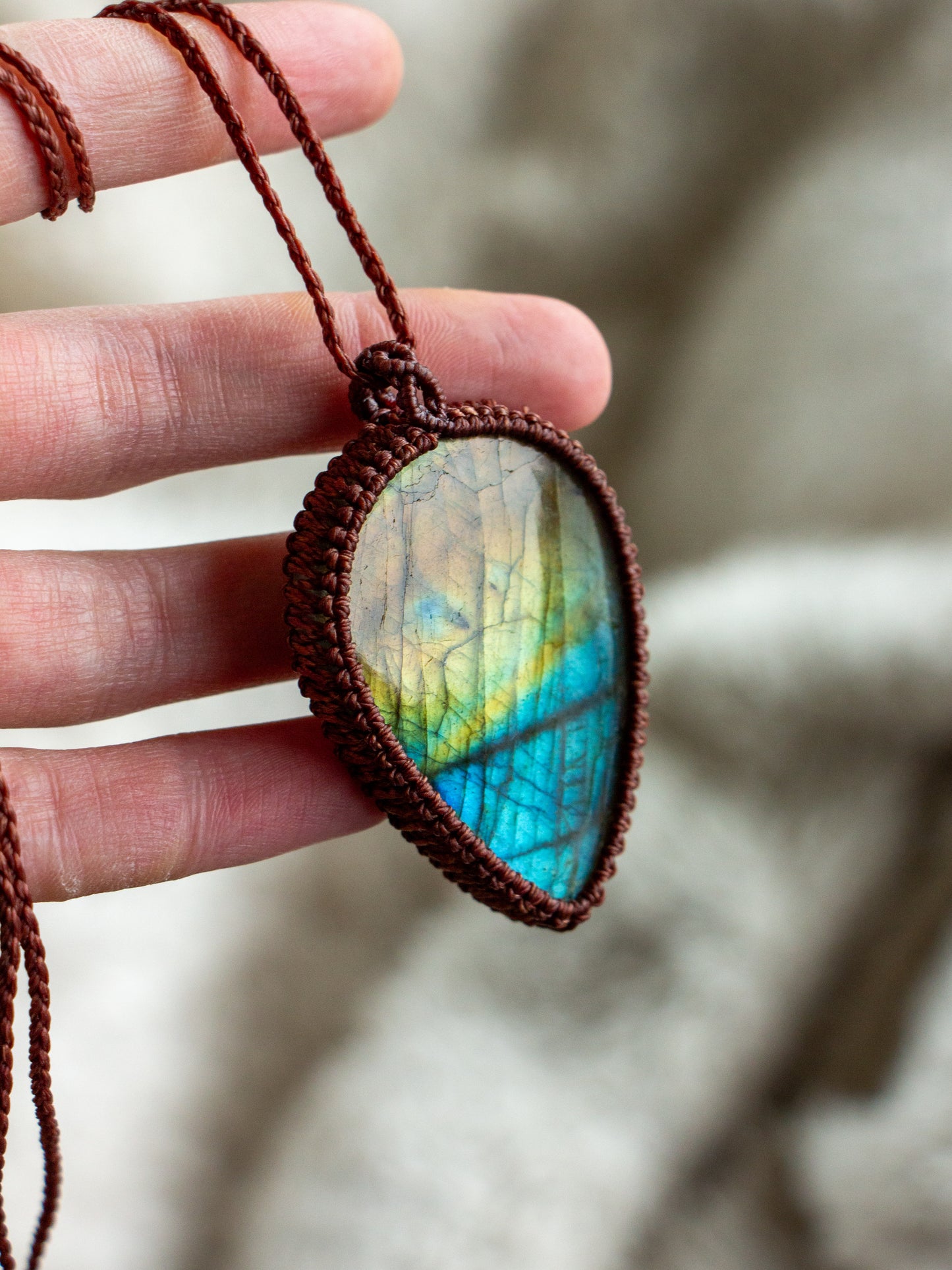 ~ affordables ~ Labradorite macrame necklace