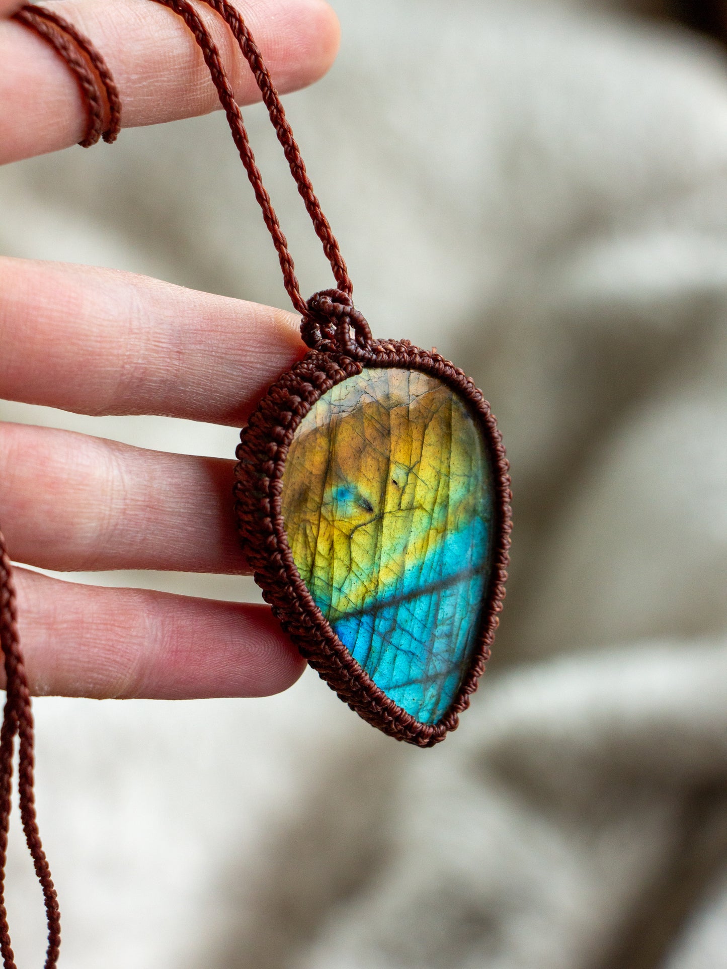 ~ affordables ~ Labradorite macrame necklace