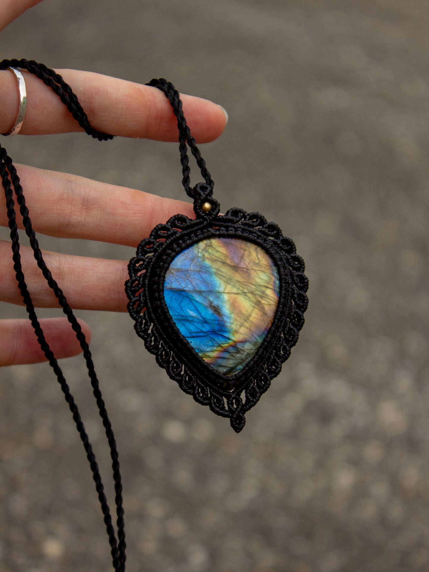 Labradorite macrame necklace