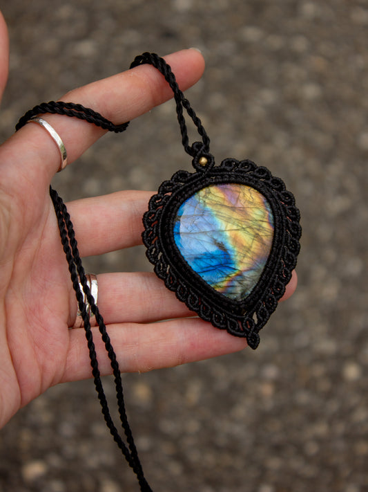 Labradorite macrame necklace
