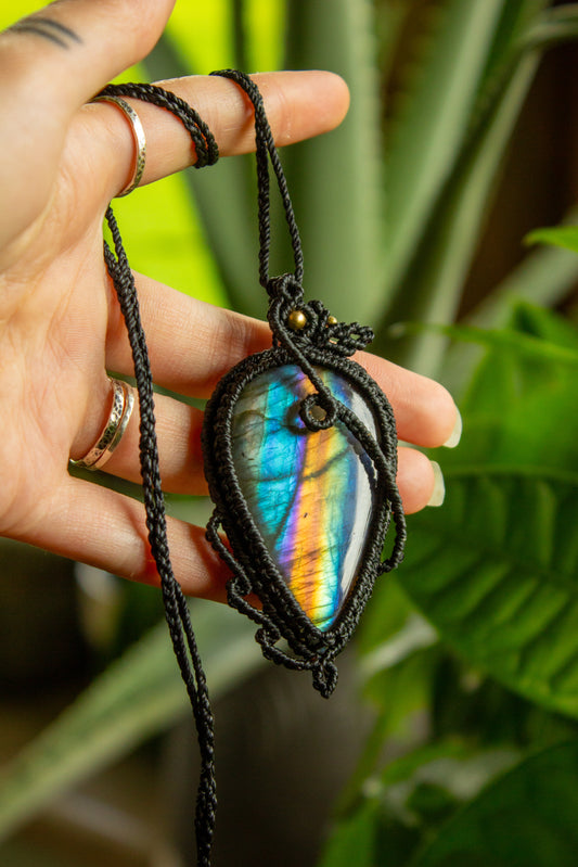 Dalat • Labradorite macrame necklace
