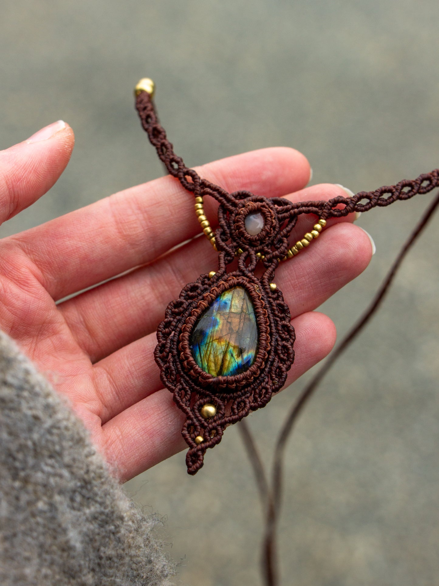Grey Moonstone & Labradorite macrame necklace