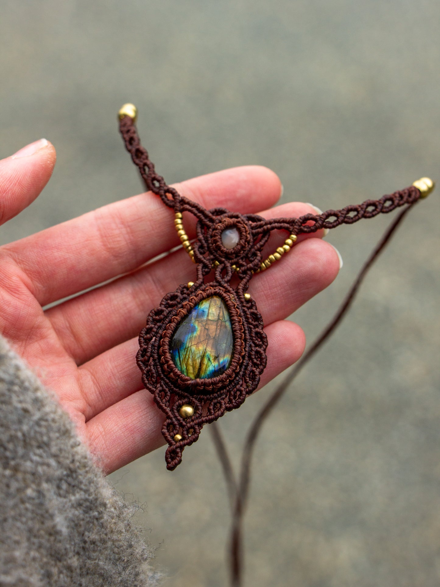 Grey Moonstone & Labradorite macrame necklace