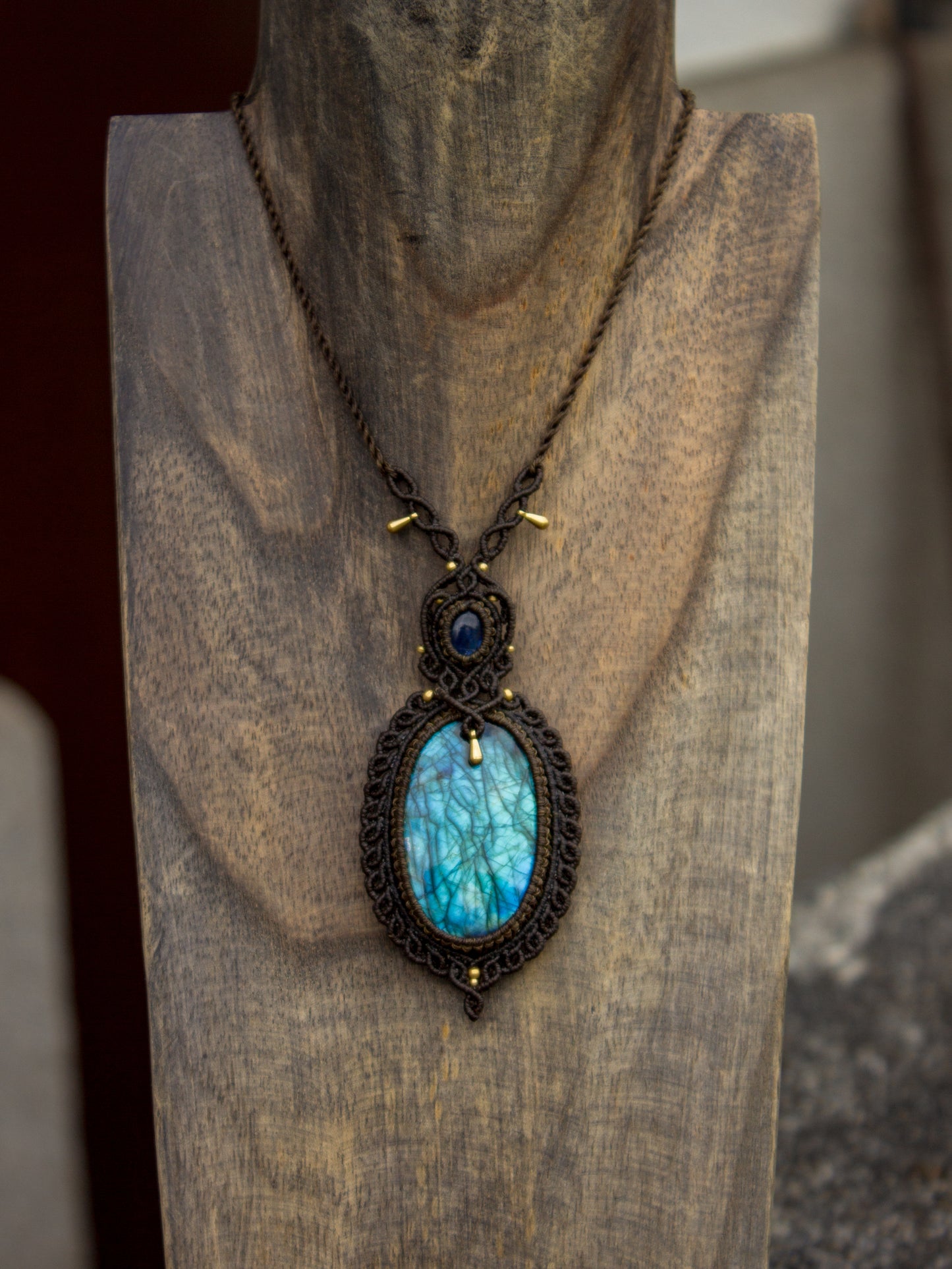 Kyanite & Labradorite macrame necklace