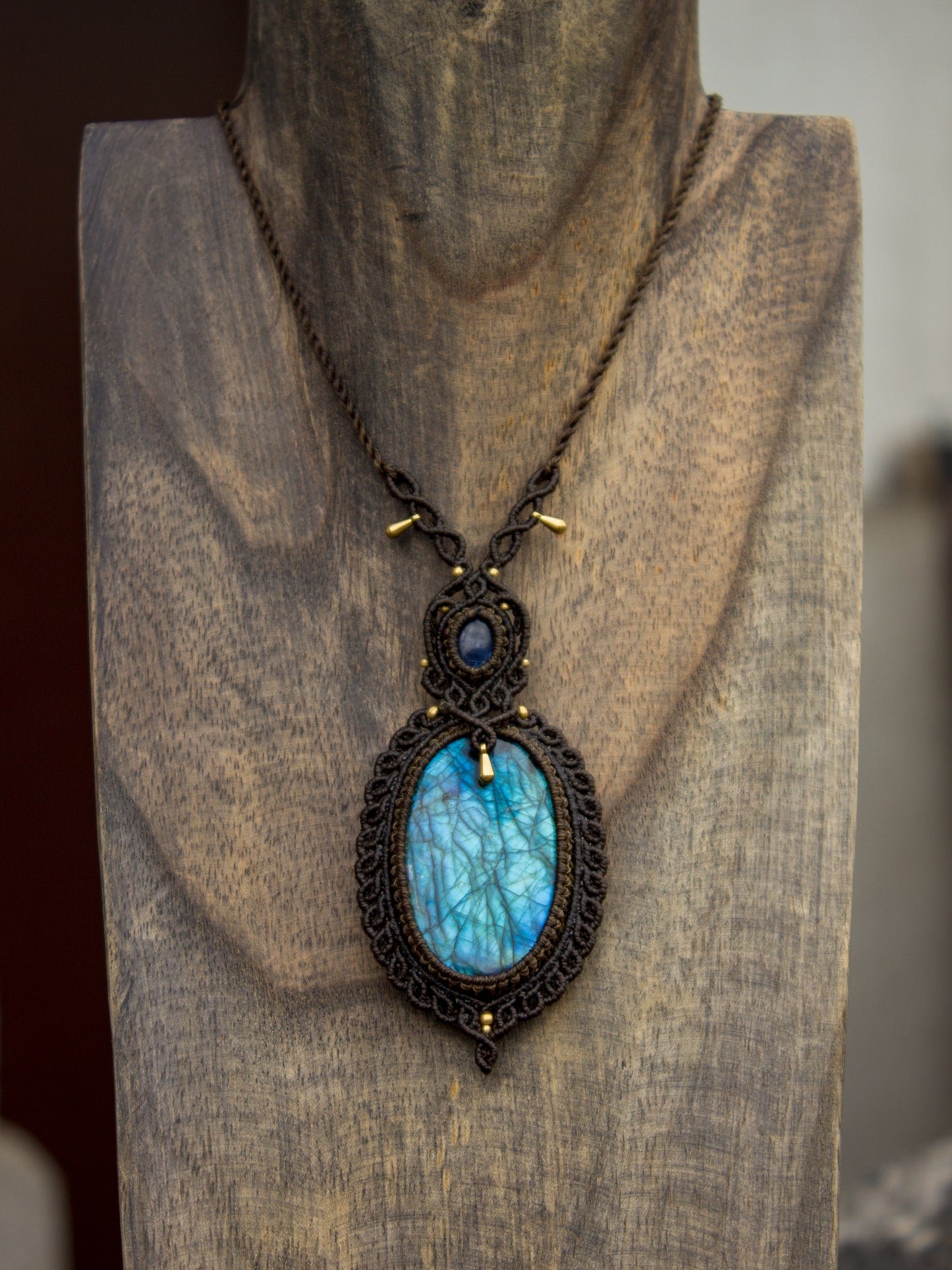 Kyanite & Labradorite macrame necklace