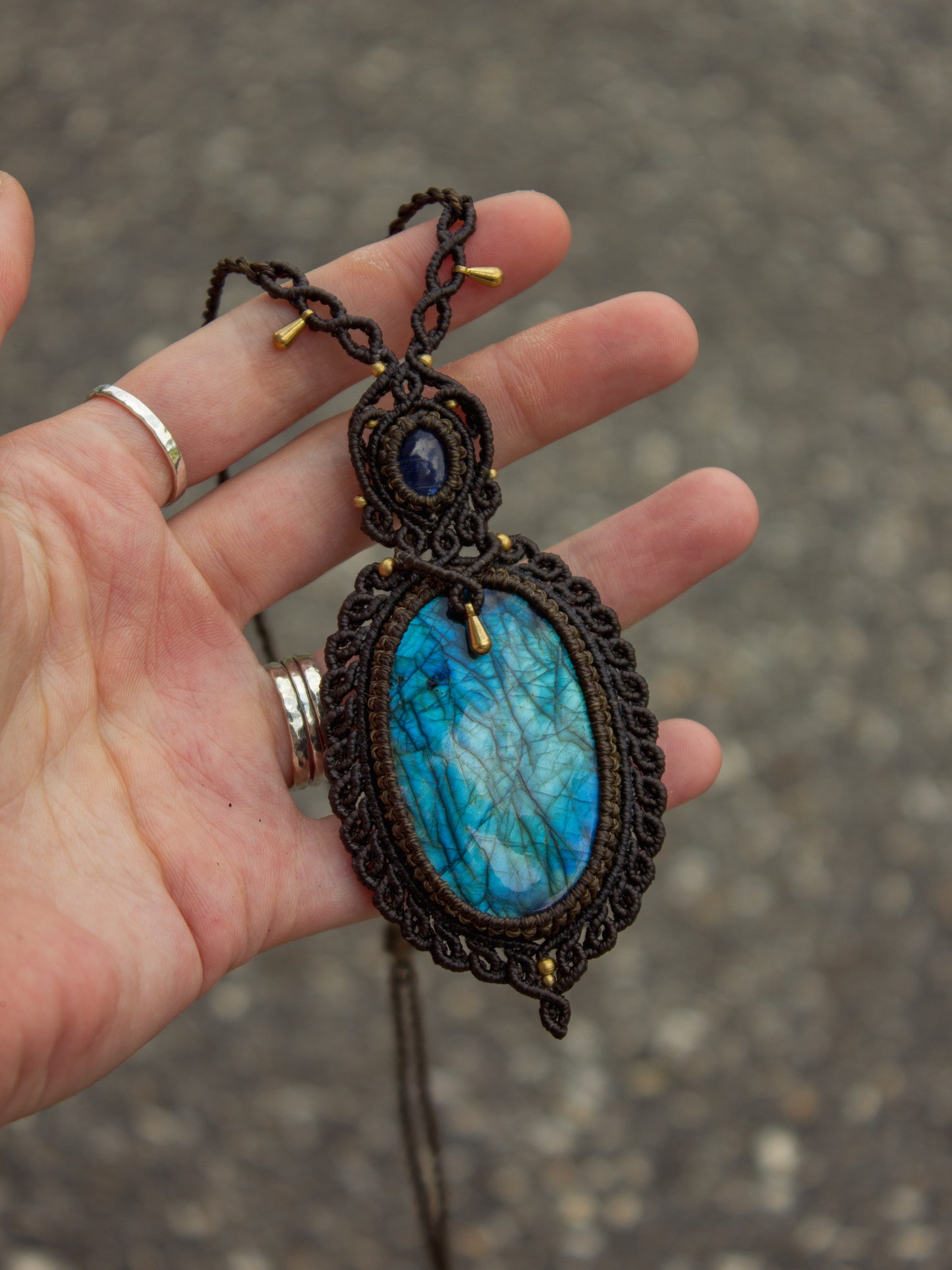 Kyanite & Labradorite macrame necklace