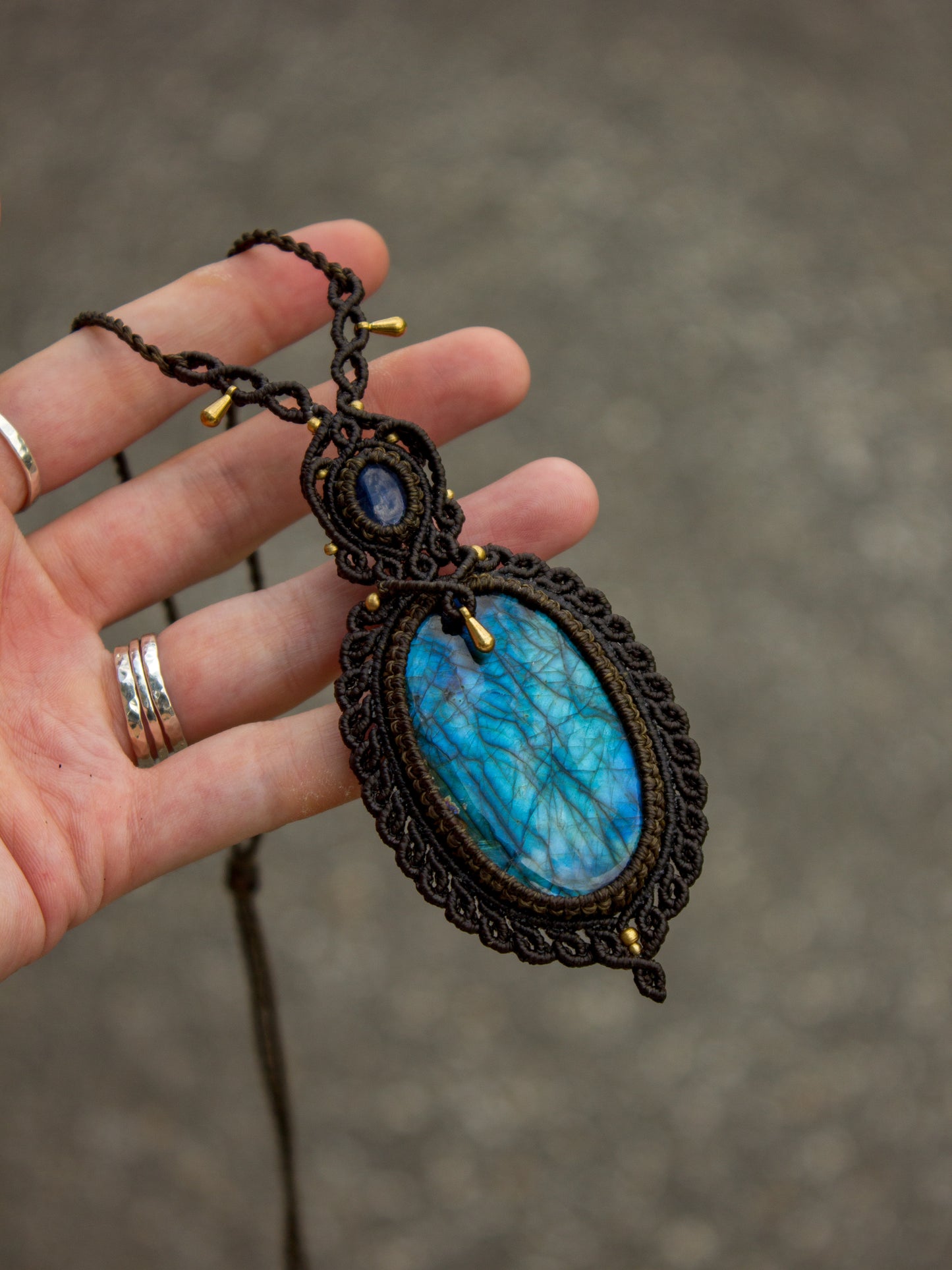 Kyanite & Labradorite macrame necklace