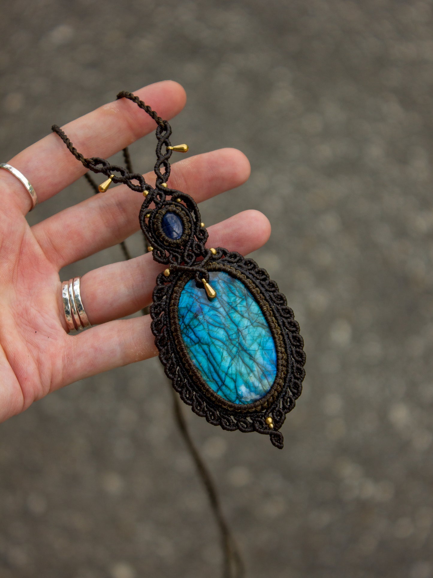 Kyanite & Labradorite macrame necklace