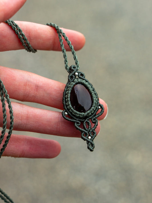~ affordables ~ Smoky Quartz macrame necklace