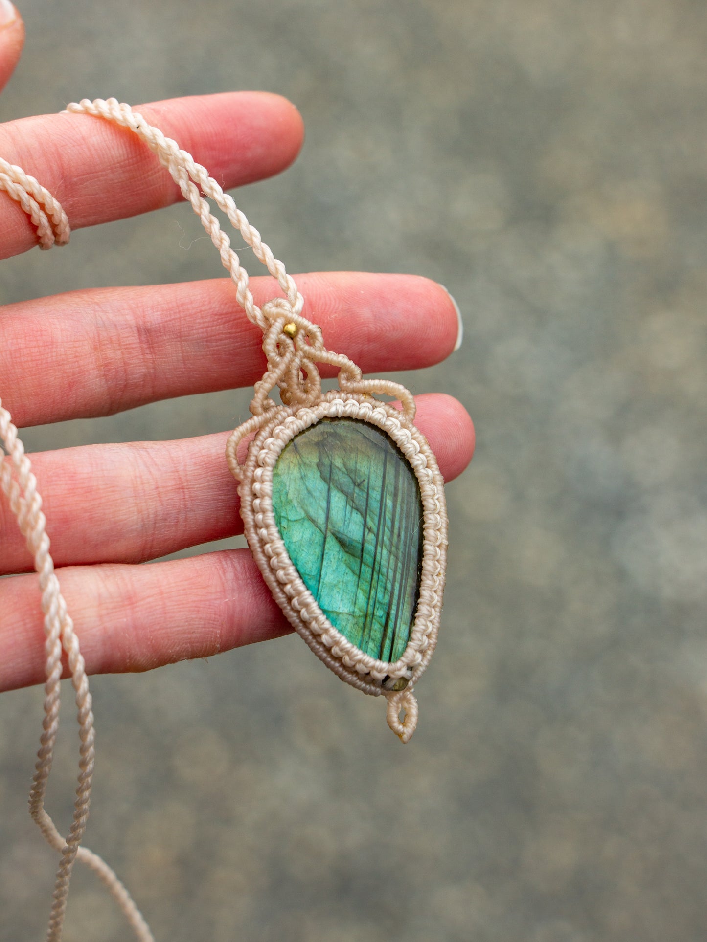 ~ affordables ~ Labradorite macrame necklace