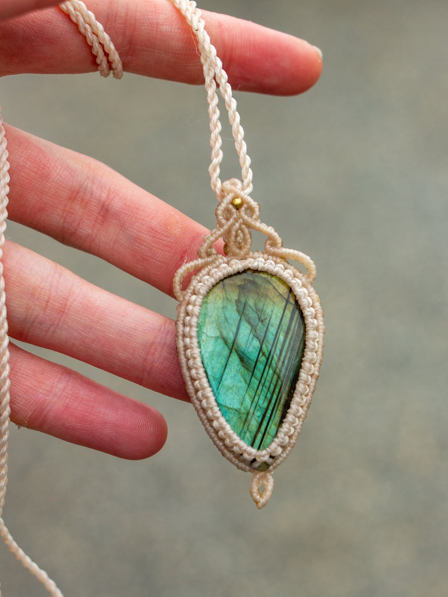 ~ affordables ~ Labradorite macrame necklace
