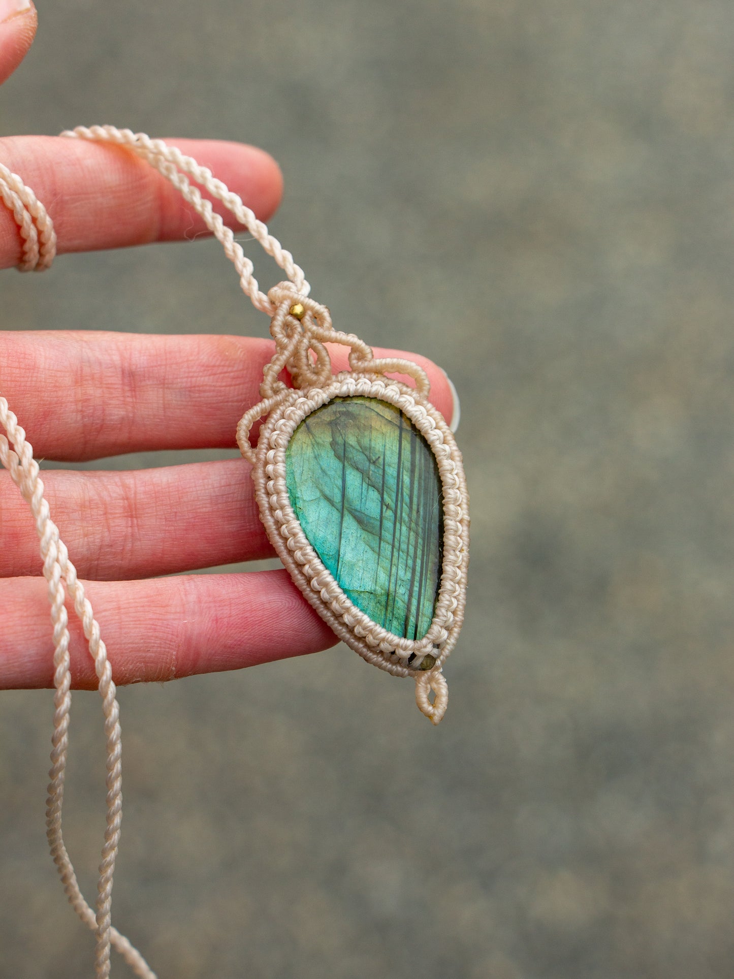 ~ affordables ~ Labradorite macrame necklace