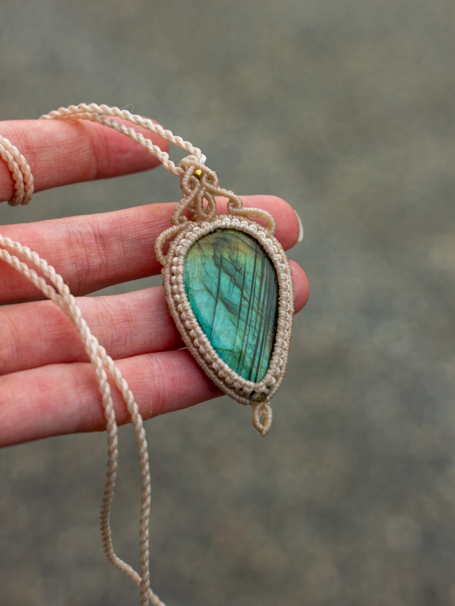 ~ affordables ~ Labradorite macrame necklace