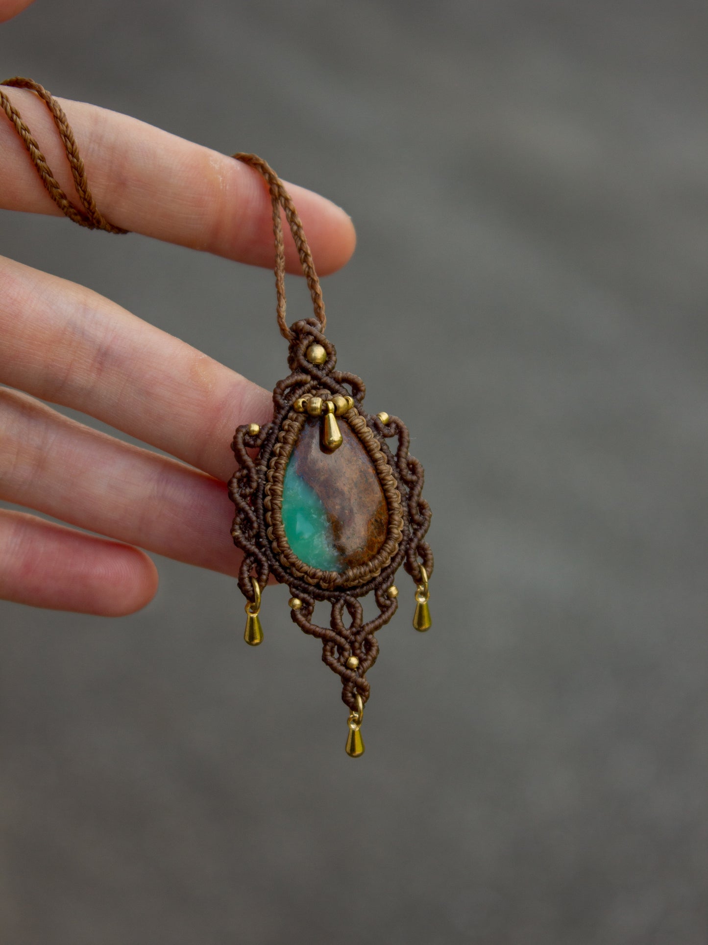 Chrysoprase macrame necklace
