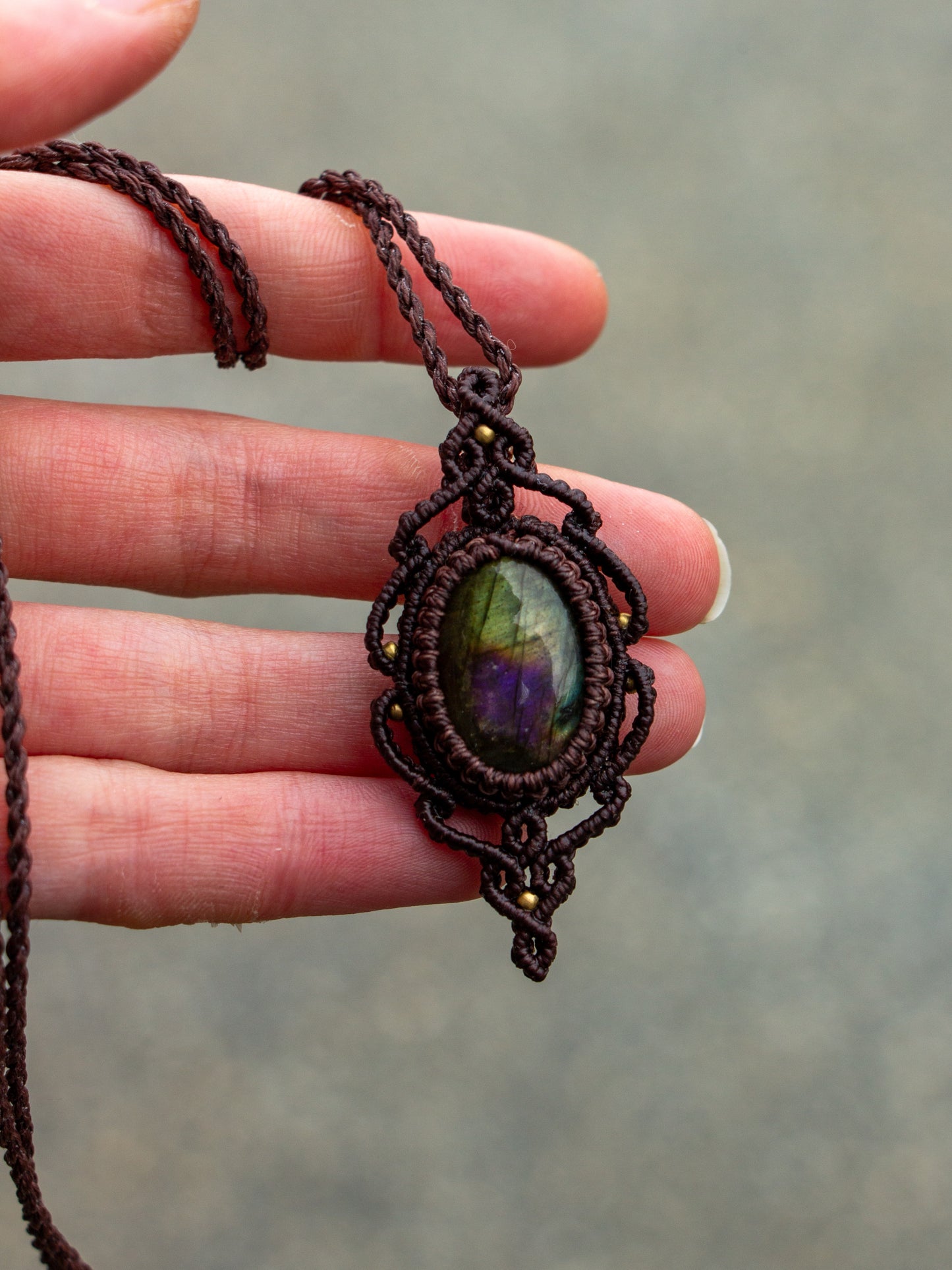 ~ affordables ~ Labradorite macrame necklace