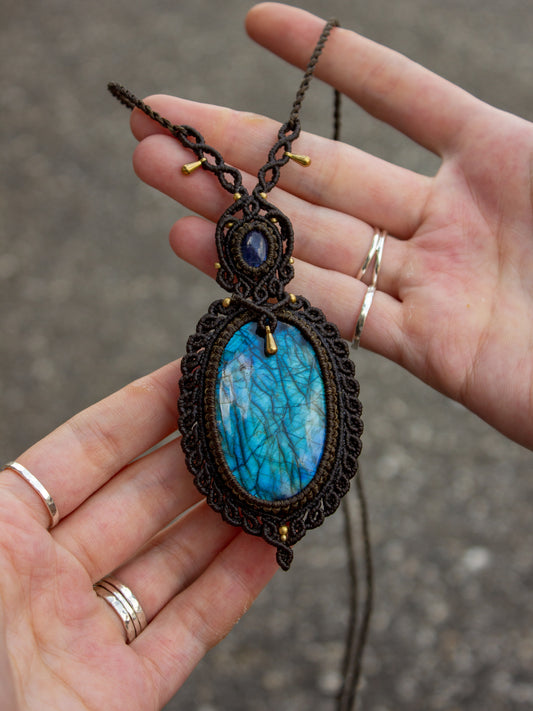Kyanite & Labradorite macrame necklace