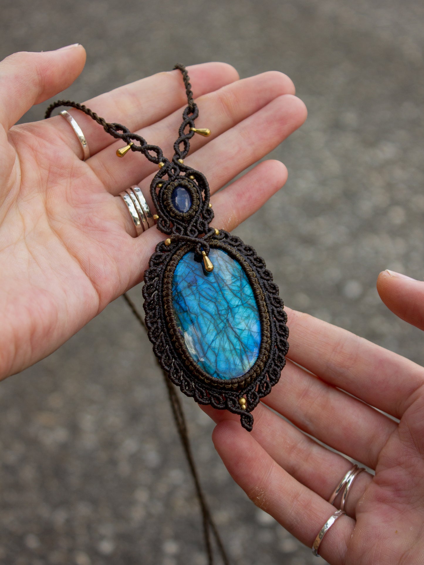Kyanite & Labradorite macrame necklace