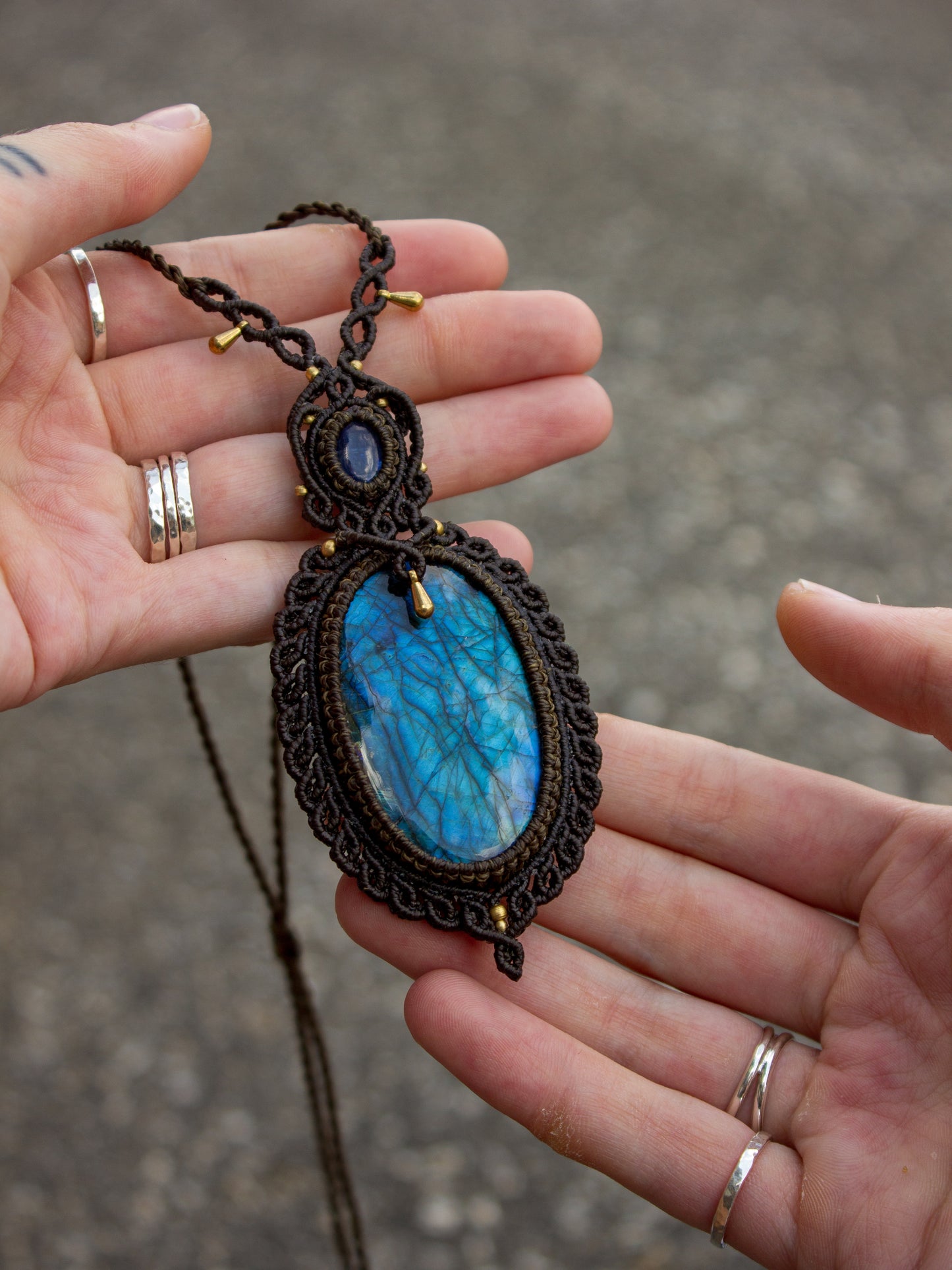 Kyanite & Labradorite macrame necklace