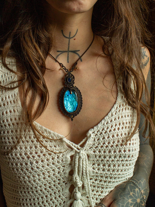 Kyanite & Labradorite macrame necklace