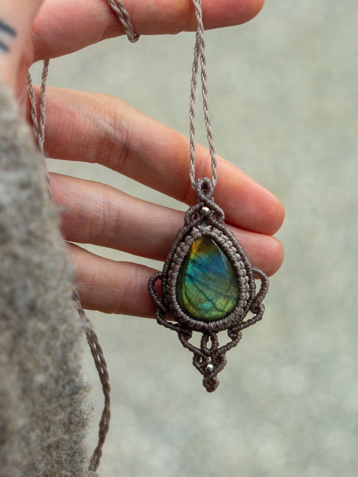 ~ affordables ~ Labradorite macrame necklace