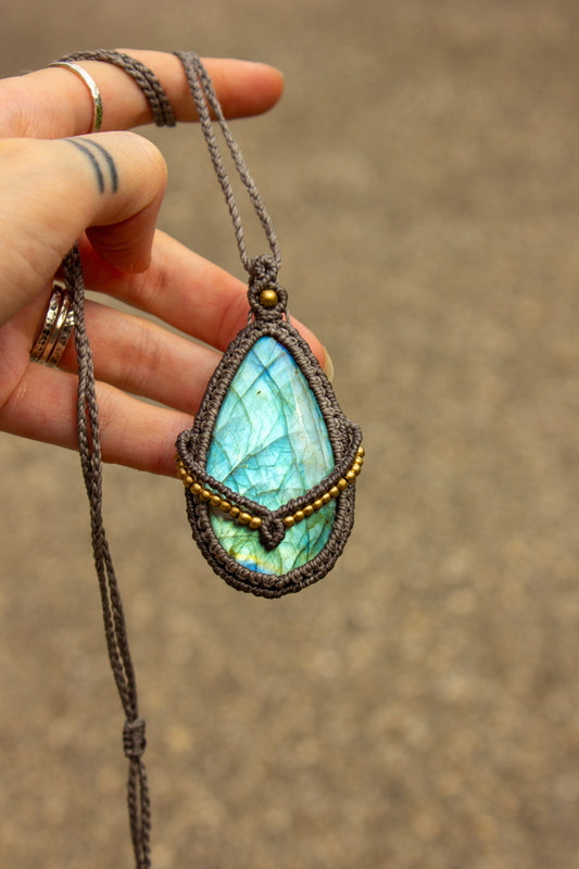 Labradorite • macrame necklace