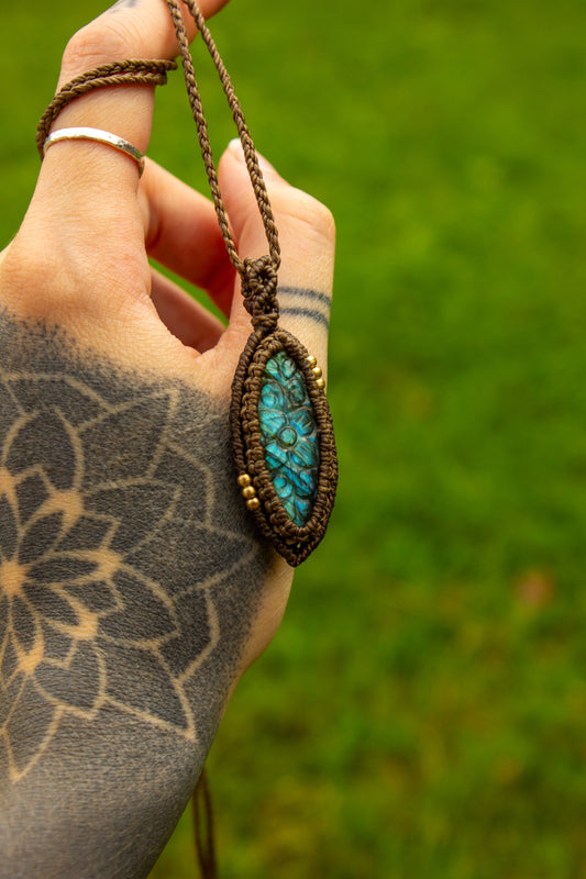 Labradorite • macrame necklace