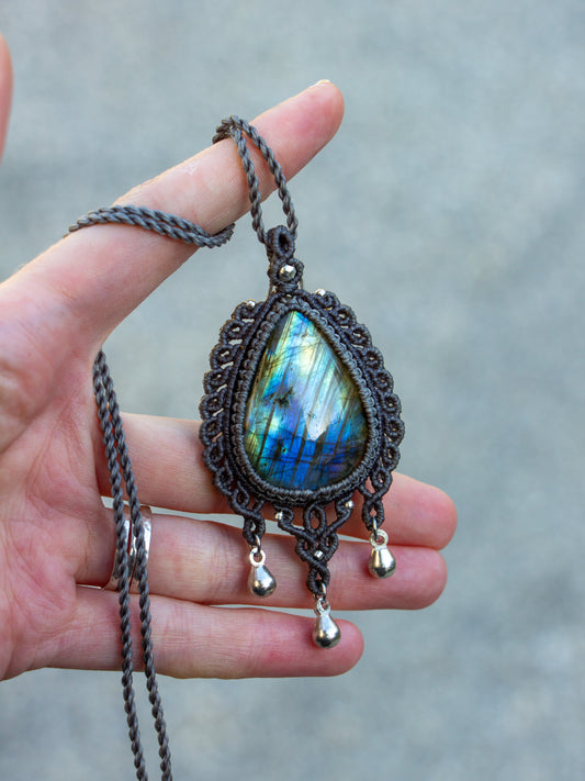Labradorite macrame necklace