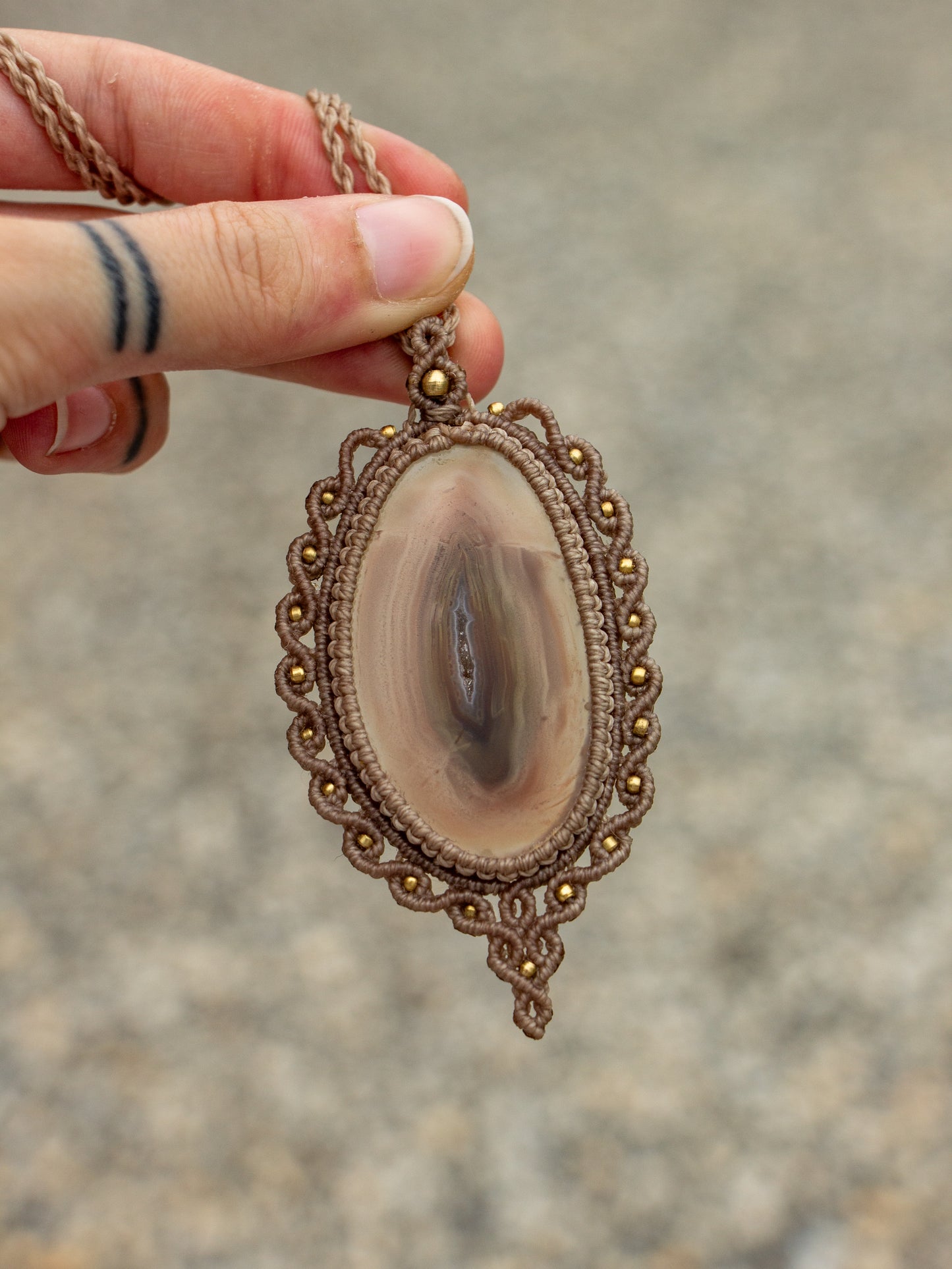Agate macrame necklace
