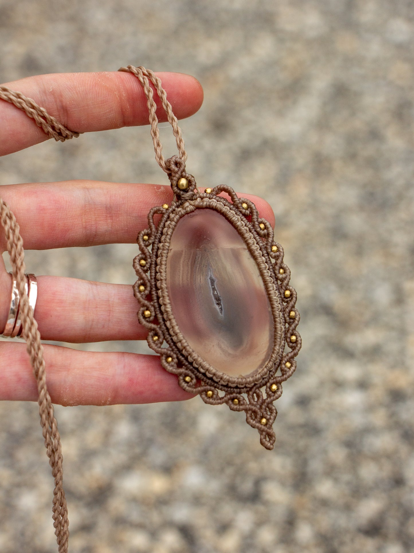 Agate macrame necklace