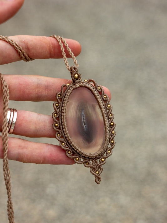 Agate macrame necklace