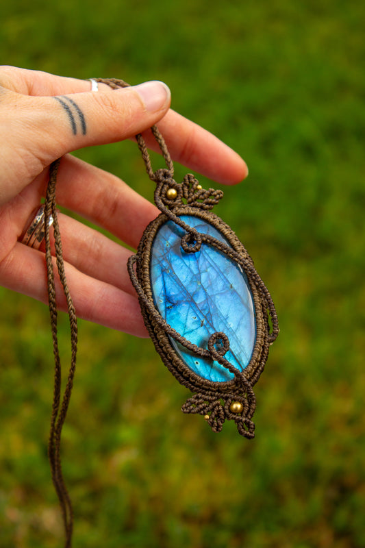 Labradorite • macrame necklace