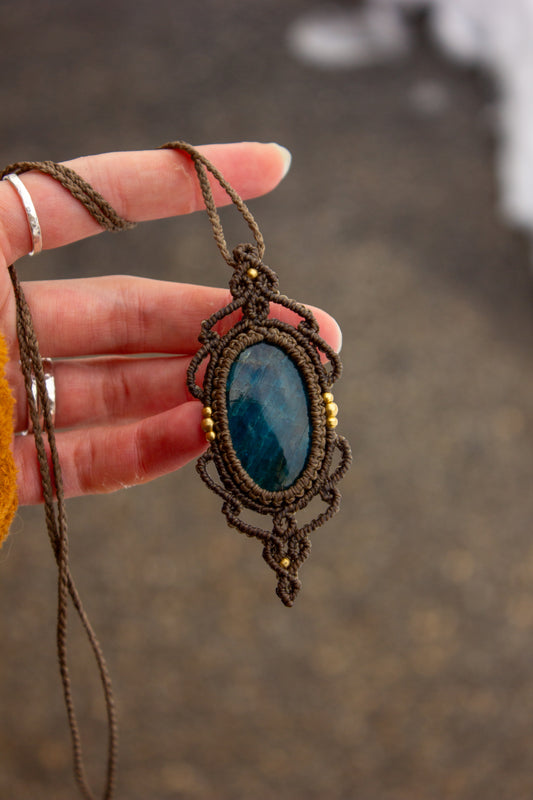 Apatite • macrame necklace