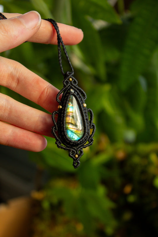 Labradorite • macrame necklace