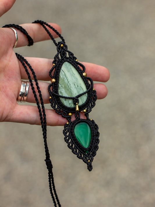 Serpentine & Green Onyx macrame necklace