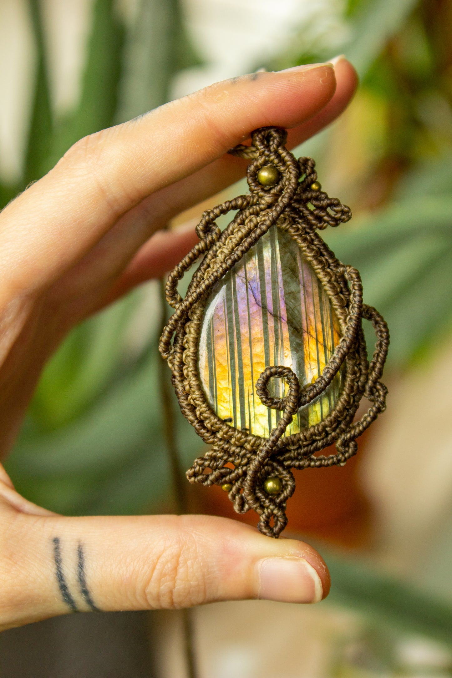 Autumn • Labradorite macrame necklace