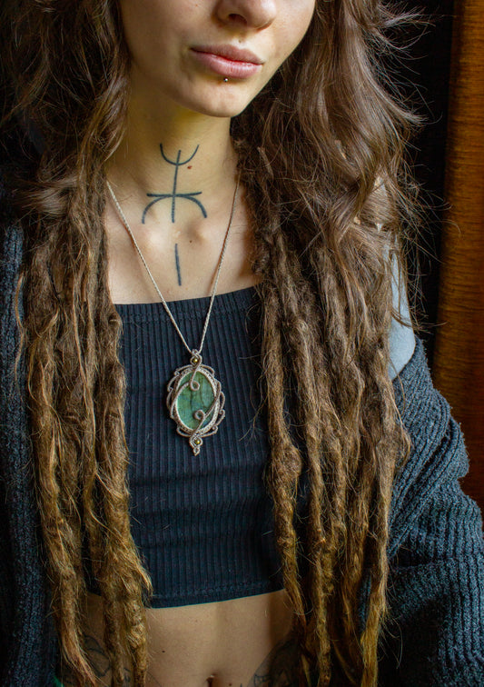 Jasmine • Labradorite macrame necklace