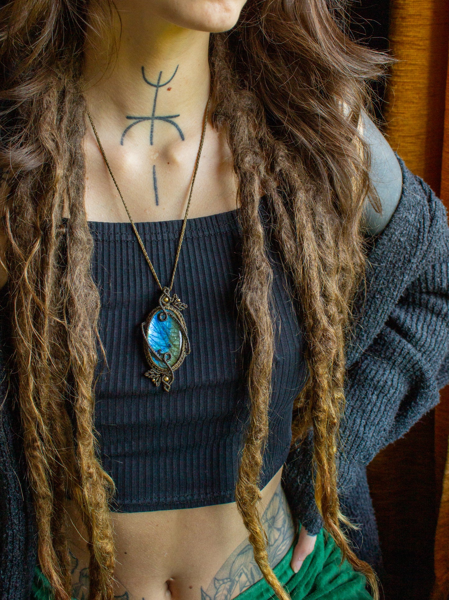 Kamelia • Labradorite macrame necklace