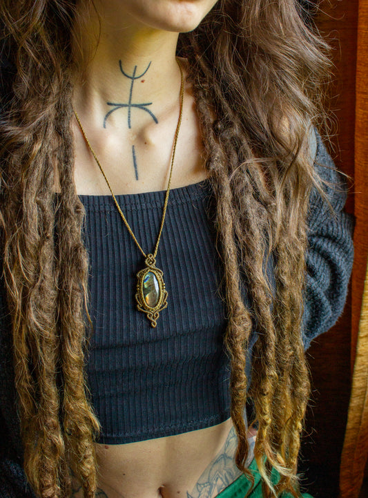 Fiona • Labradorite macrame necklace