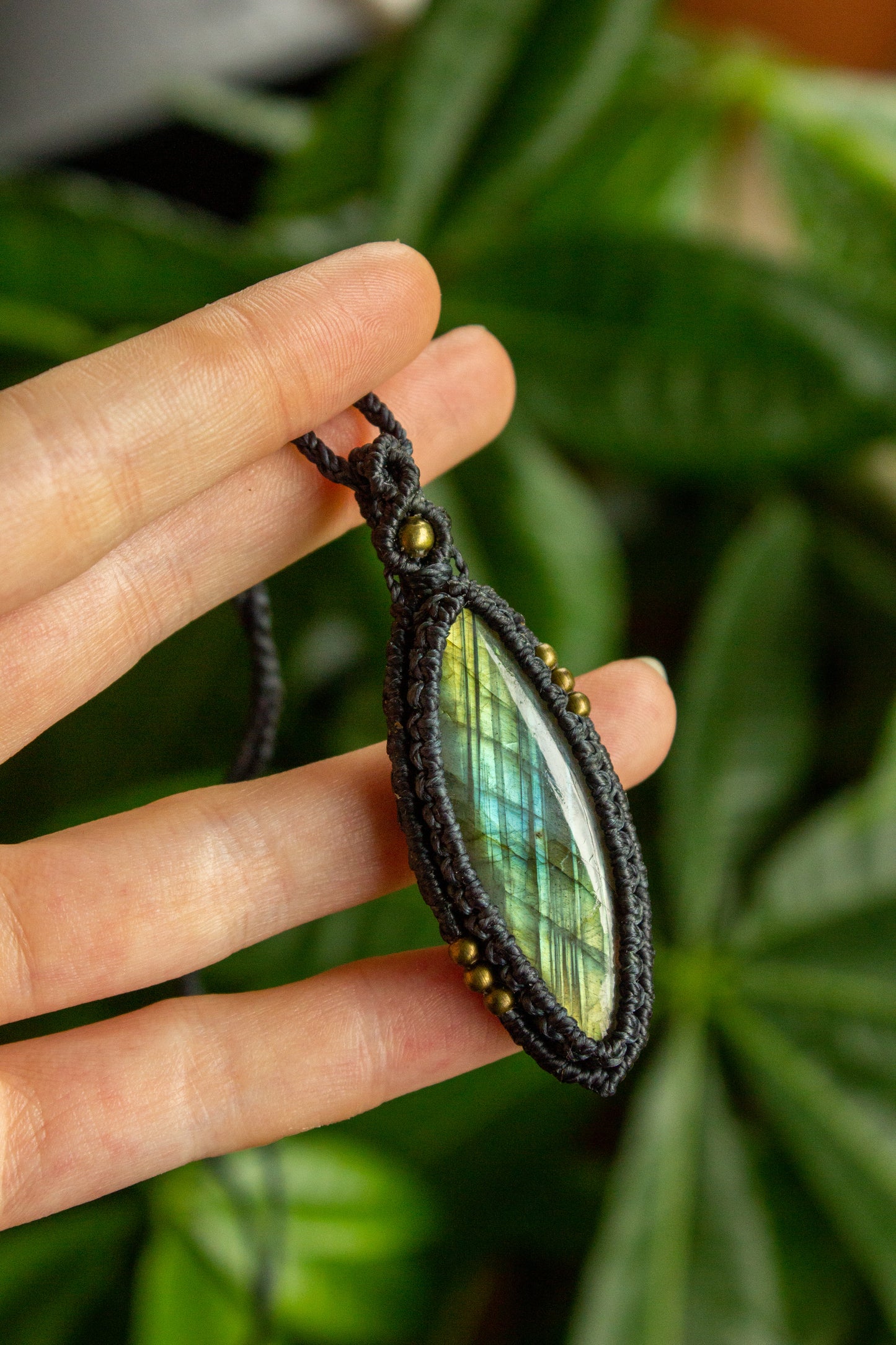 Laura • Labradorite macrame necklace