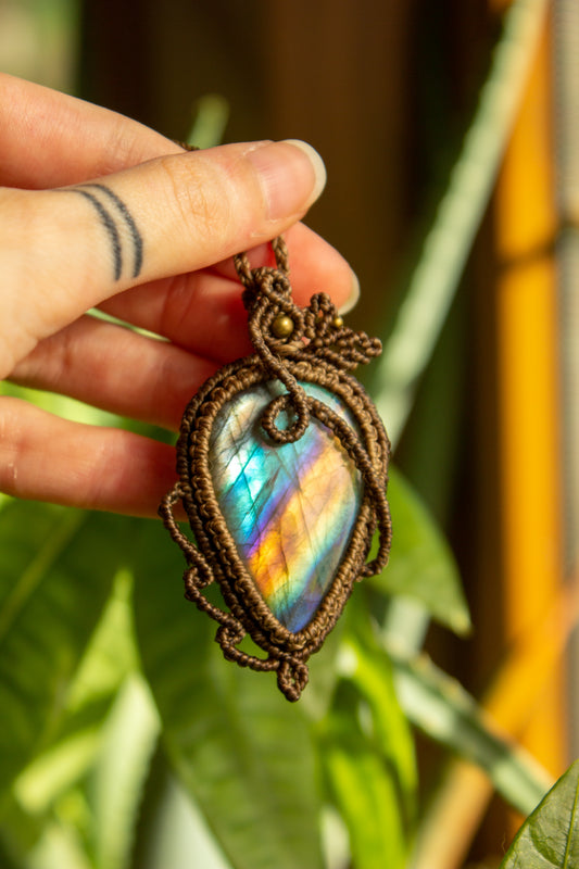 Eliana • Labradorite macrame necklace