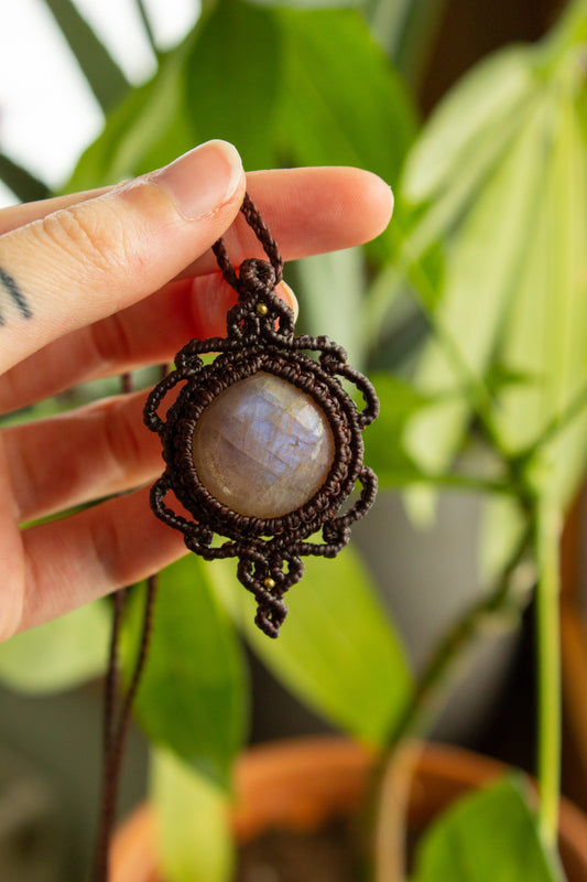 Aylin • Belomorite macrame necklace